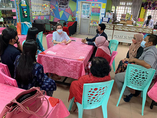 Dr Afitska meeting with TESOL teachers at state secondary school SMK Taman Pelangi Indah, Johor region.